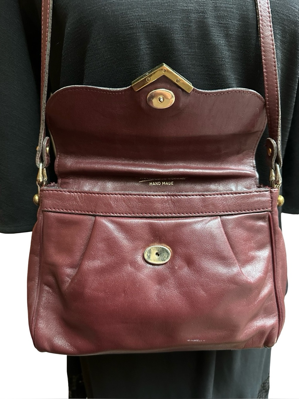 Etienne Aigner Vintage Classic Dark Burgundy Leather Shoulder Bag - Picture 9 of 12